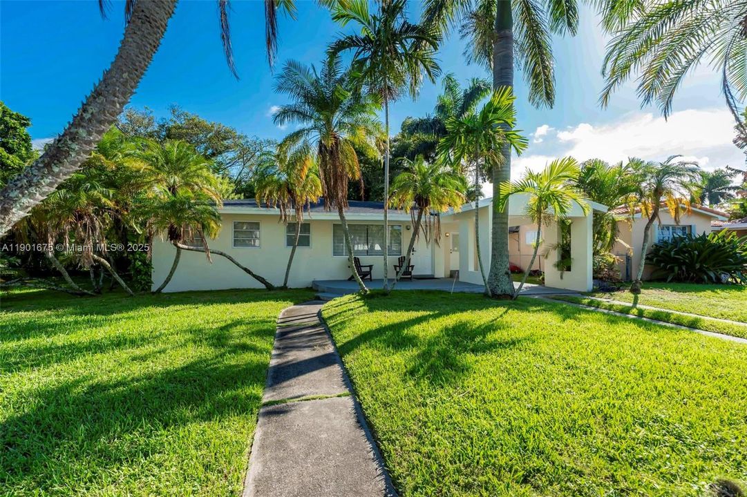 For Rent: $3,500 (3 beds, 2 baths, 1438 Square Feet)