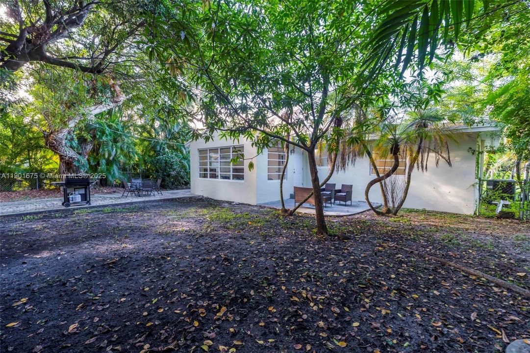 For Rent: $3,500 (3 beds, 2 baths, 1438 Square Feet)