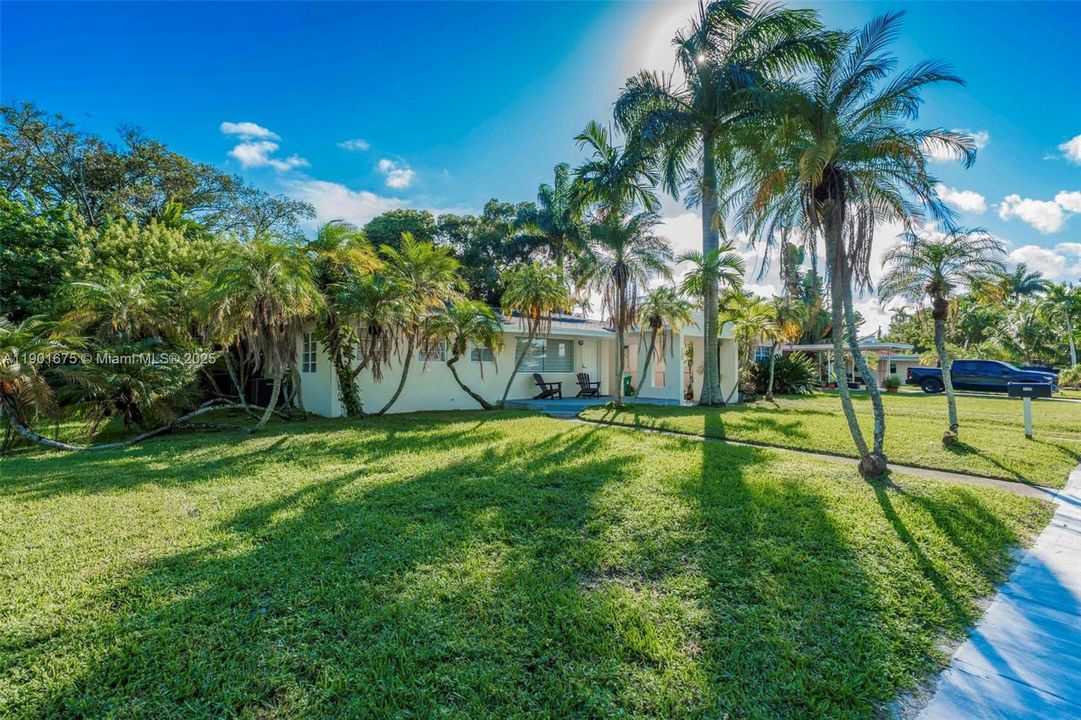 For Rent: $3,500 (3 beds, 2 baths, 1438 Square Feet)