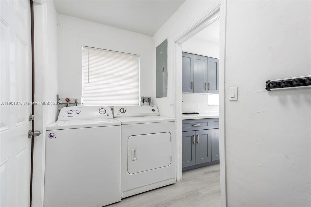 For Rent: $3,500 (3 beds, 2 baths, 1438 Square Feet)