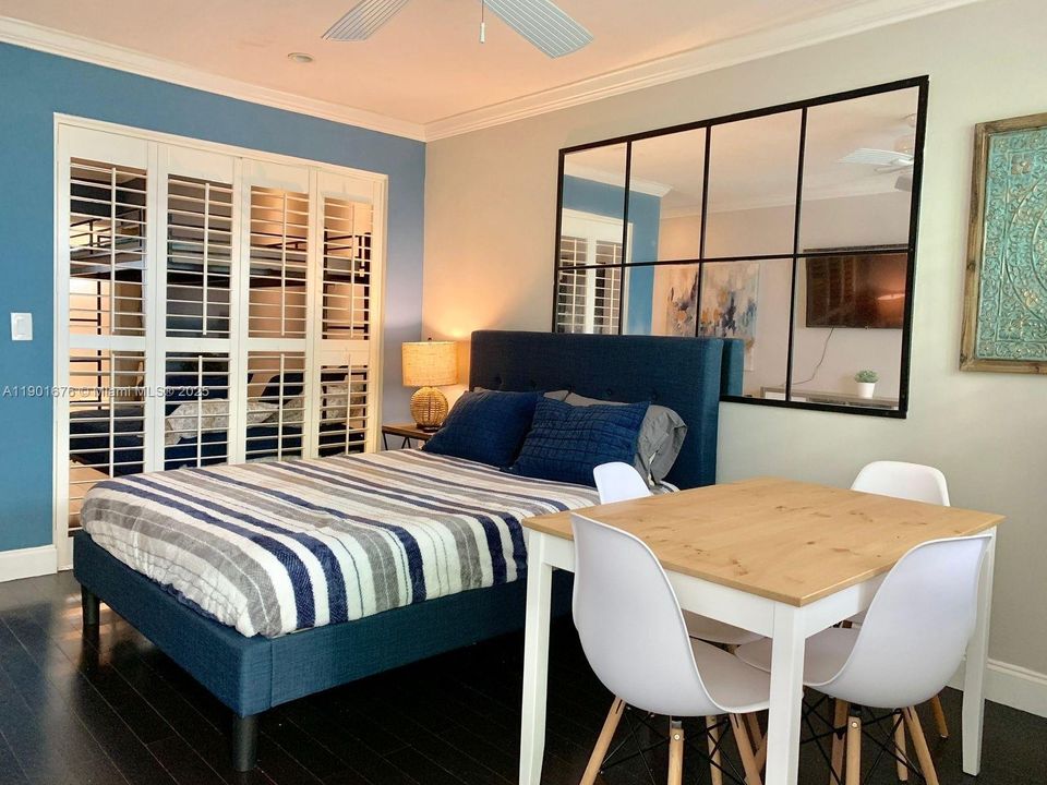 出租: $2,500 (0 贝兹, 1 浴室, 412 平方英尺)