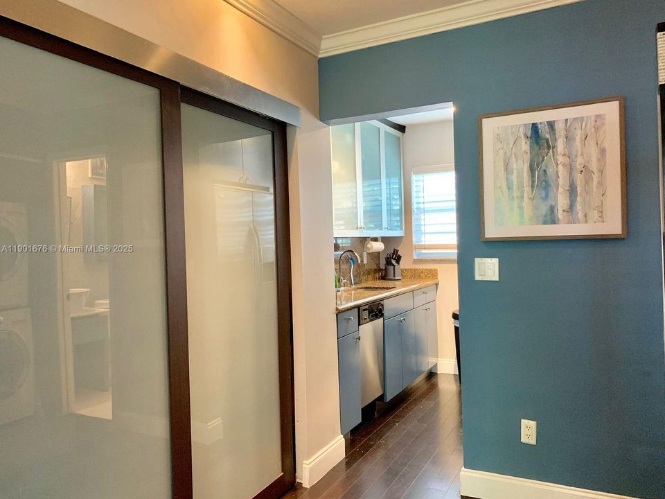 出租: $2,500 (0 贝兹, 1 浴室, 412 平方英尺)