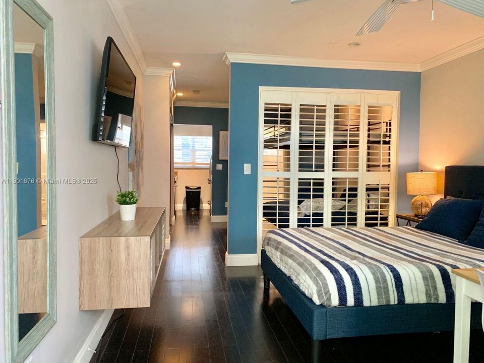 出租: $2,500 (0 贝兹, 1 浴室, 412 平方英尺)