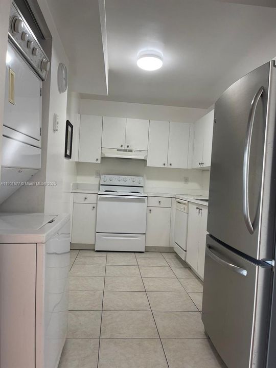 For Rent: $2,300 (2 beds, 2 baths, 1012 Square Feet)