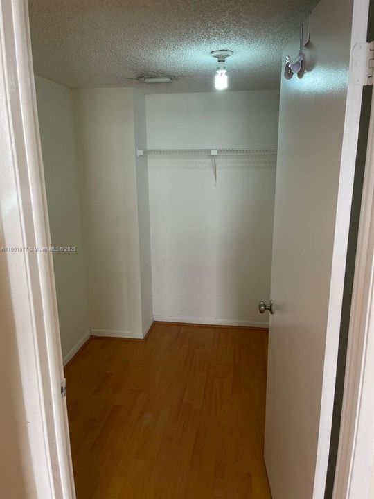 For Rent: $2,300 (2 beds, 2 baths, 1012 Square Feet)