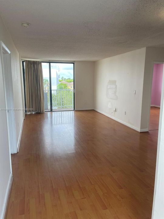 For Rent: $2,300 (2 beds, 2 baths, 1012 Square Feet)