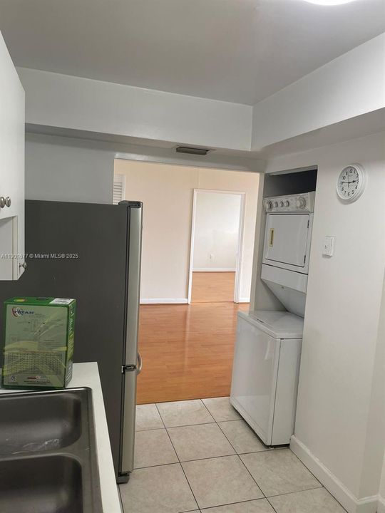 For Rent: $2,300 (2 beds, 2 baths, 1012 Square Feet)