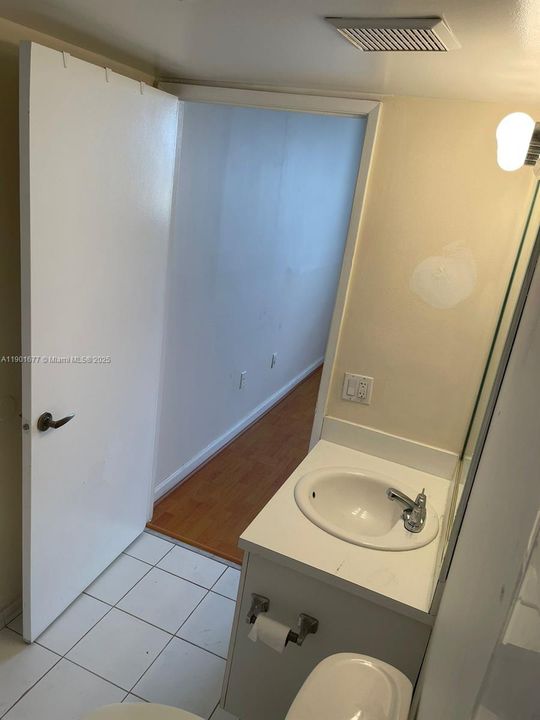 For Rent: $2,300 (2 beds, 2 baths, 1012 Square Feet)