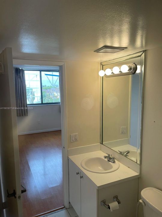 For Rent: $2,300 (2 beds, 2 baths, 1012 Square Feet)