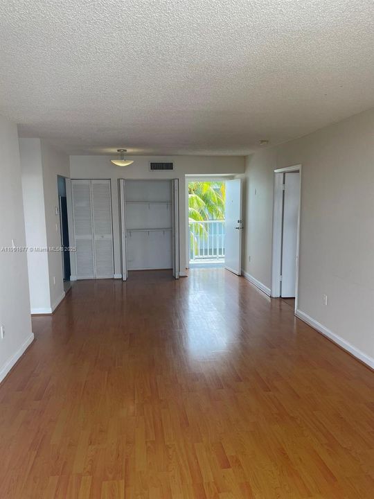 For Rent: $2,300 (2 beds, 2 baths, 1012 Square Feet)