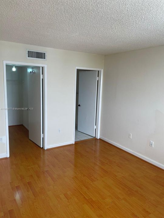 For Rent: $2,300 (2 beds, 2 baths, 1012 Square Feet)