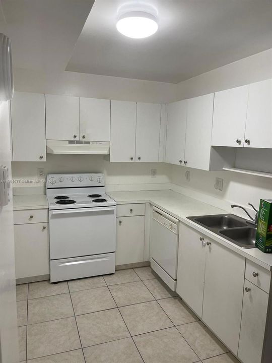 For Rent: $2,300 (2 beds, 2 baths, 1012 Square Feet)
