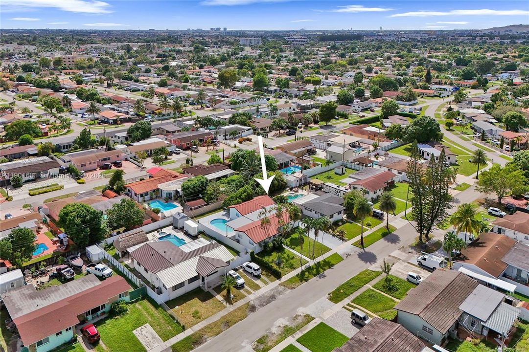 For Rent: $5,600 (5 beds, 4 baths, 2540 Square Feet)