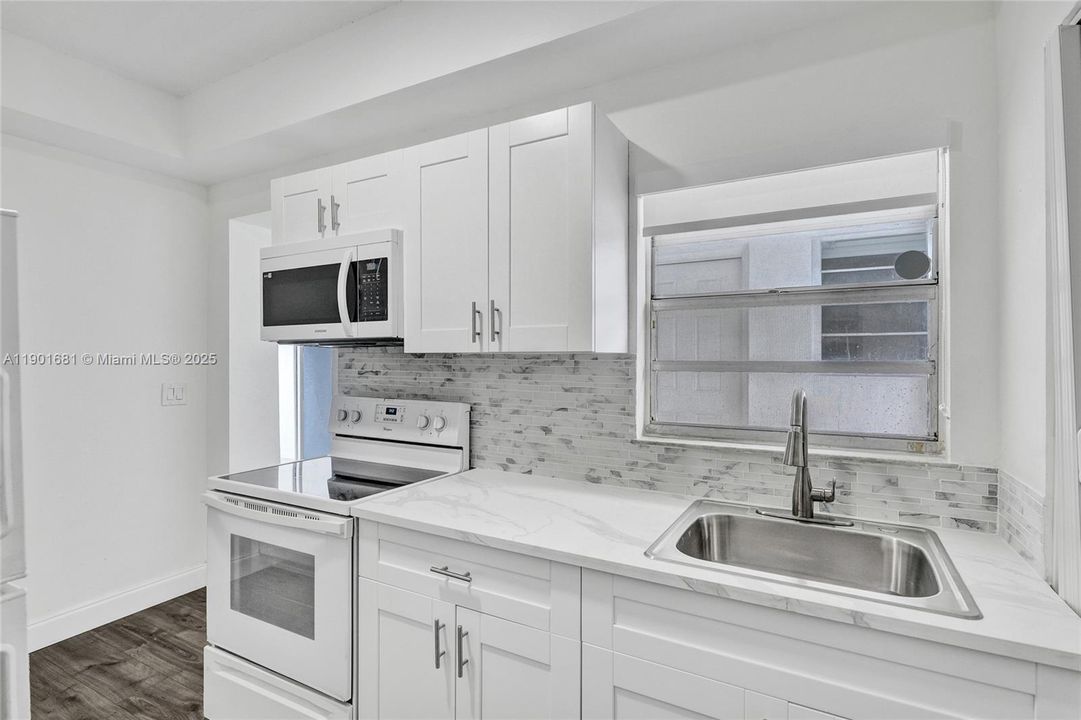 For Rent: $5,600 (5 beds, 4 baths, 2540 Square Feet)