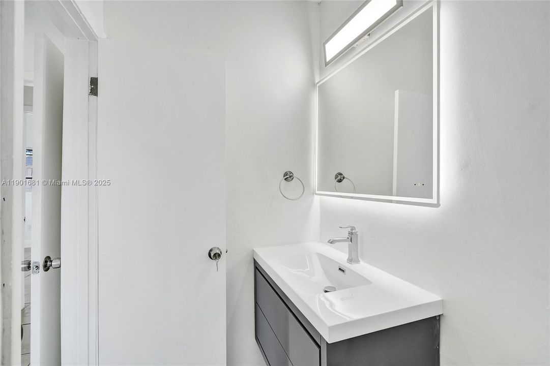 For Rent: $5,600 (5 beds, 4 baths, 2540 Square Feet)