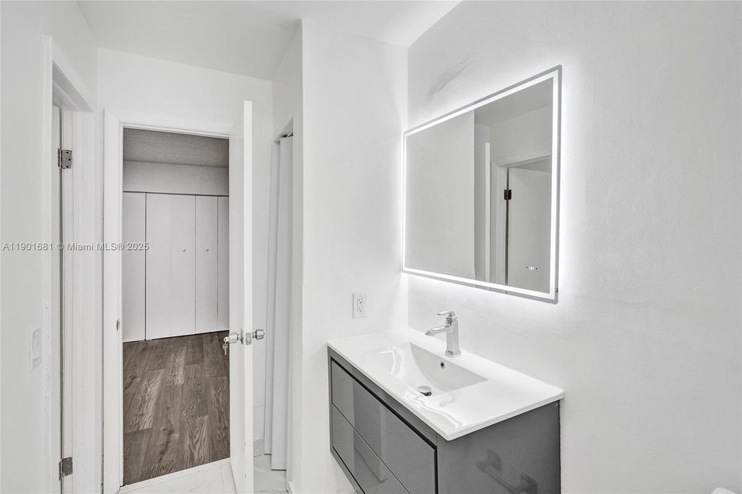 For Rent: $5,600 (5 beds, 4 baths, 2540 Square Feet)