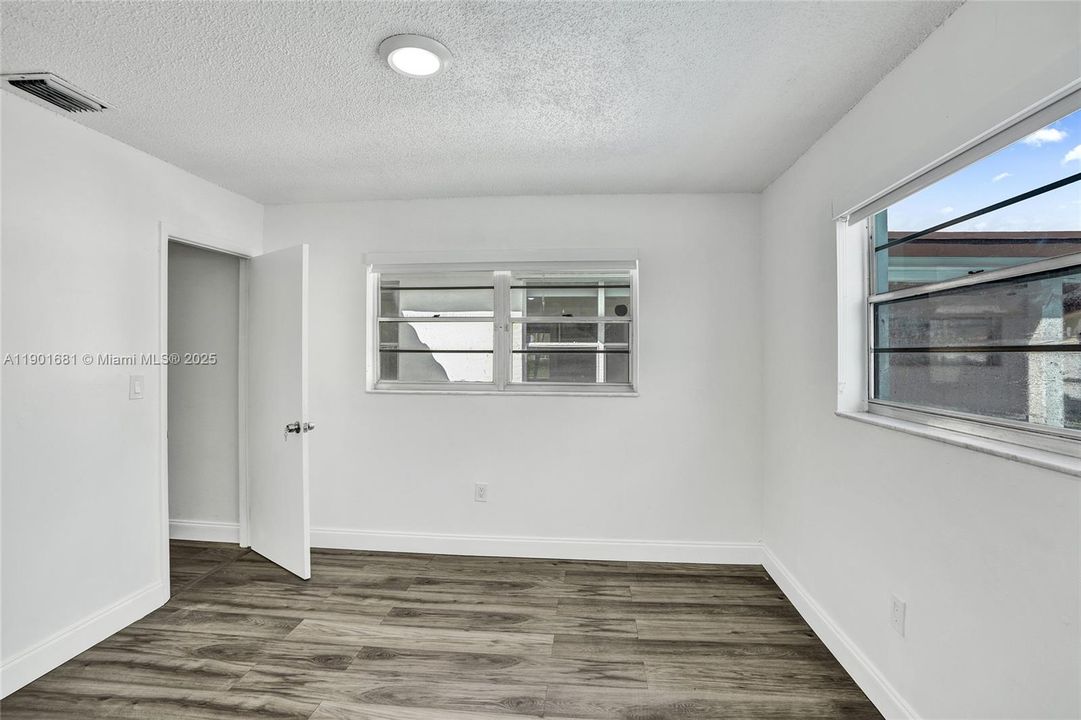 For Rent: $5,600 (5 beds, 4 baths, 2540 Square Feet)