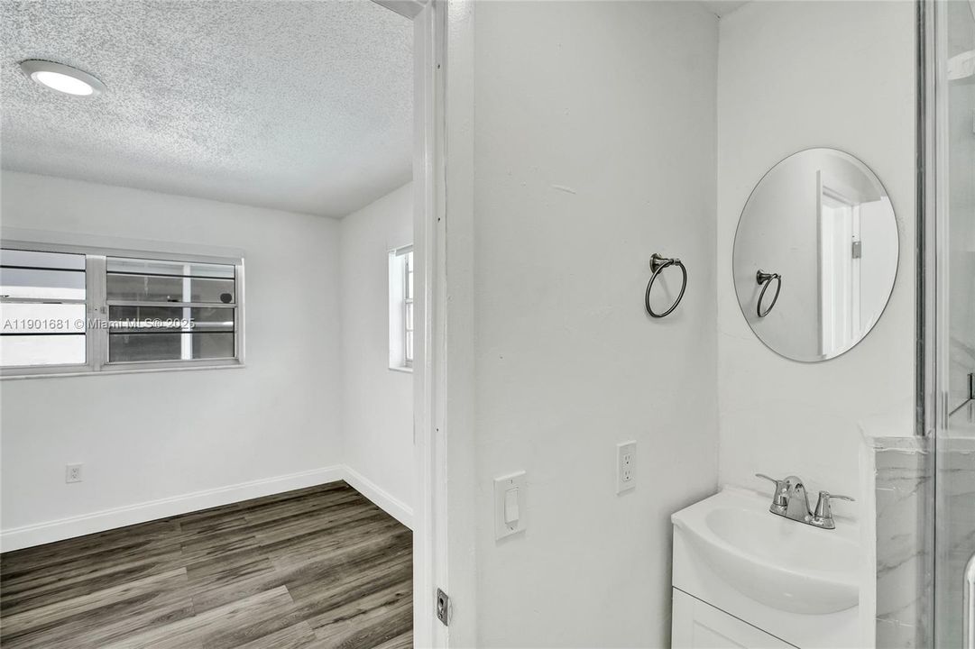 For Rent: $5,600 (5 beds, 4 baths, 2540 Square Feet)