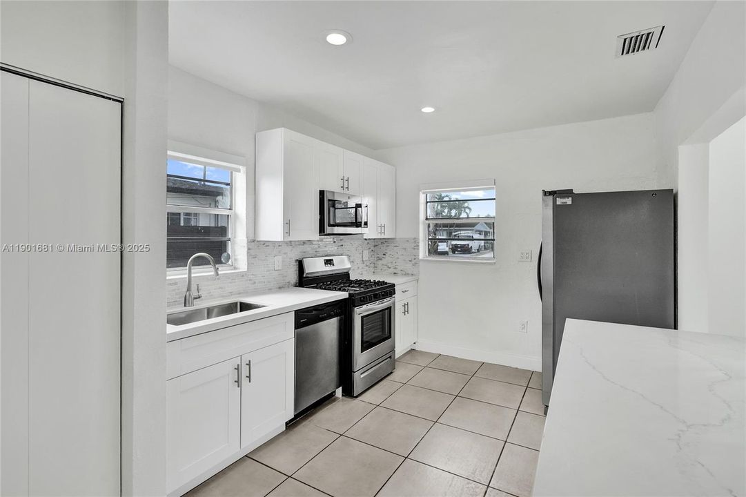 For Rent: $5,600 (5 beds, 4 baths, 2540 Square Feet)