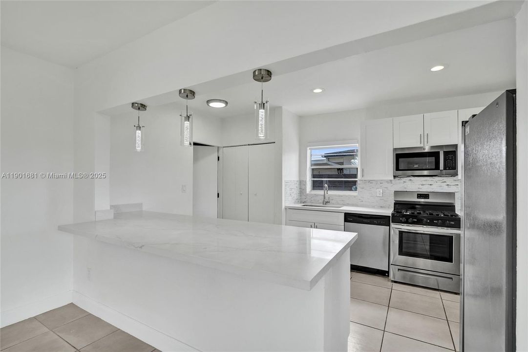 For Rent: $5,600 (5 beds, 4 baths, 2540 Square Feet)