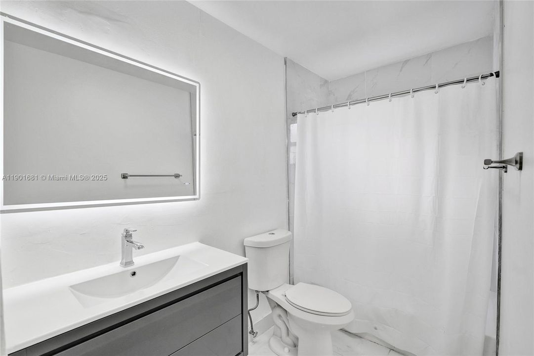 For Rent: $5,600 (5 beds, 4 baths, 2540 Square Feet)