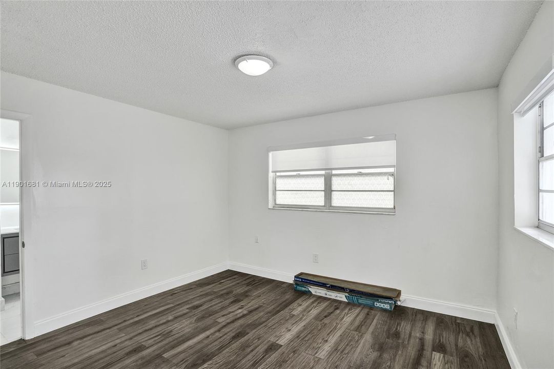 For Rent: $5,600 (5 beds, 4 baths, 2540 Square Feet)