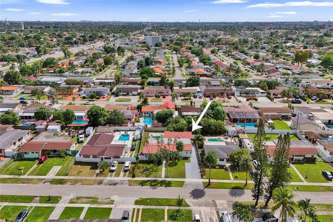 For Rent: $5,600 (5 beds, 4 baths, 2540 Square Feet)