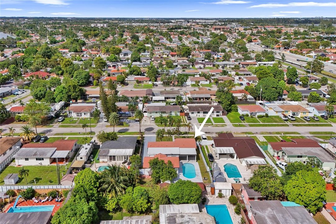 For Rent: $5,600 (5 beds, 4 baths, 2540 Square Feet)