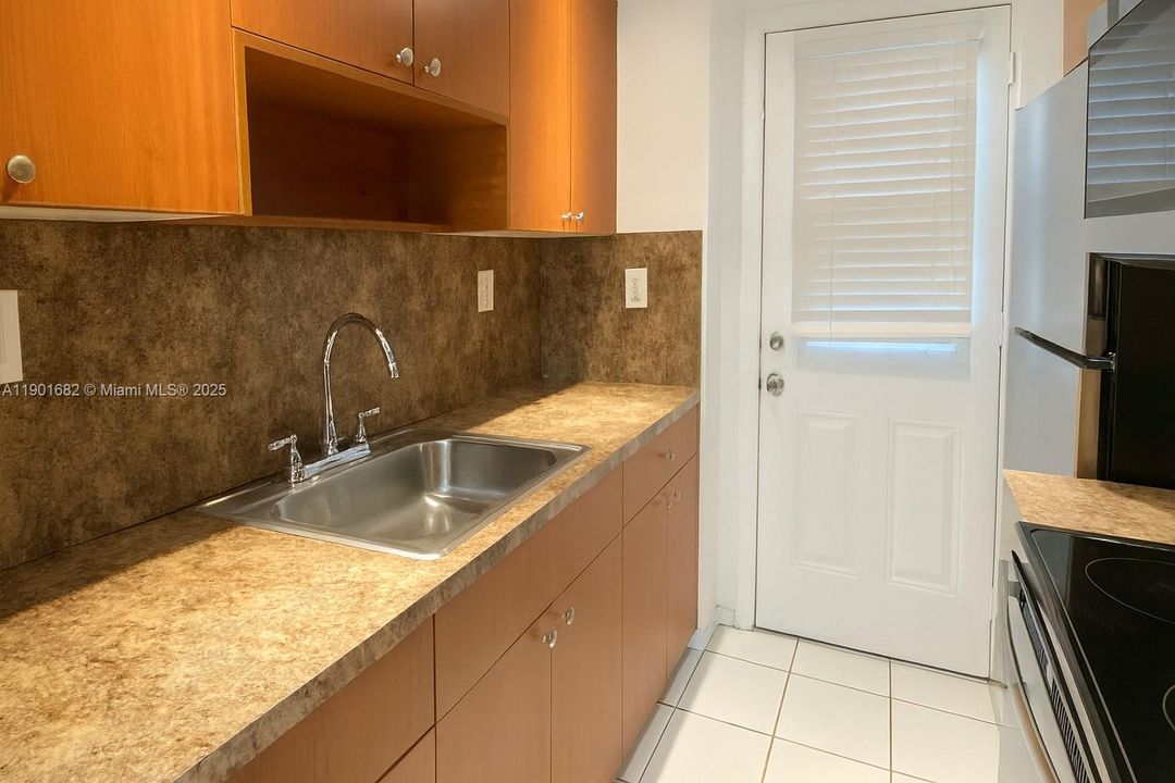 For Rent: $1,590 (1 beds, 1 baths, 617 Square Feet)