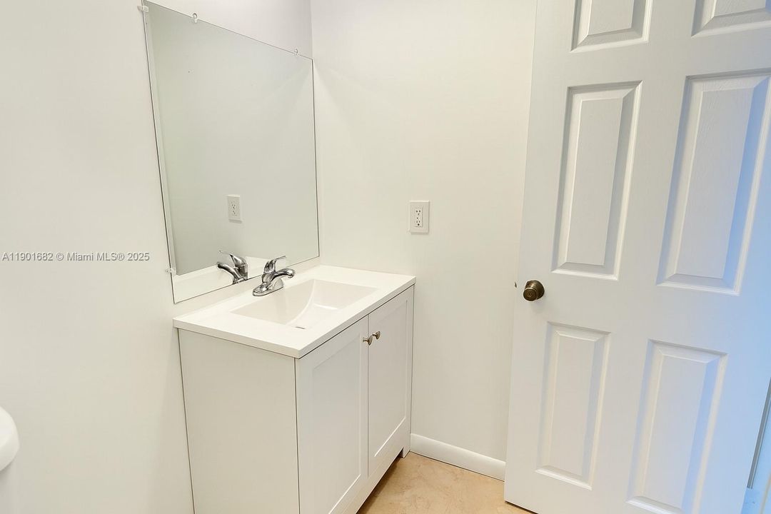 For Rent: $1,590 (1 beds, 1 baths, 617 Square Feet)