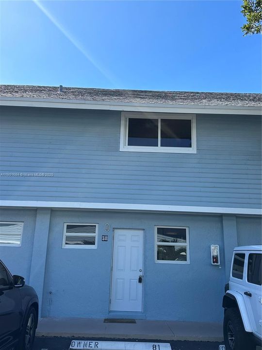 For Rent: $4,300 (2 beds, 1 baths, 875 Square Feet)