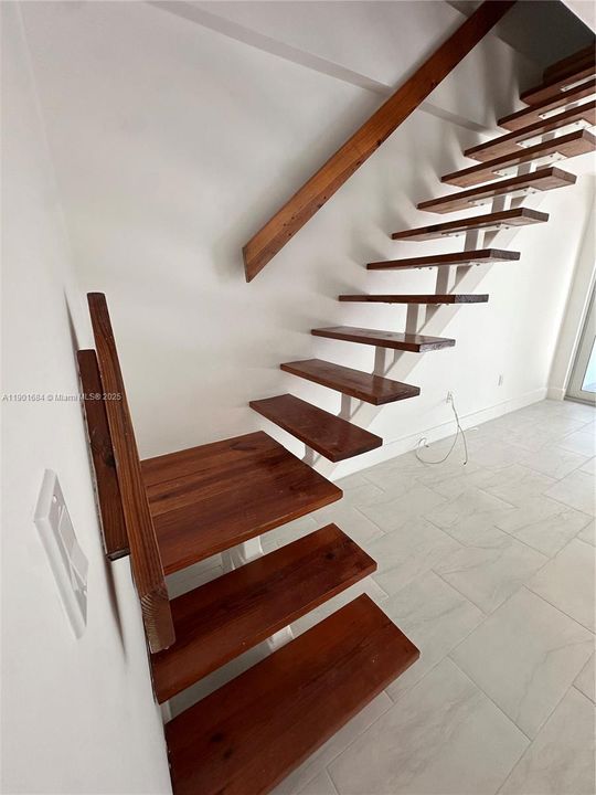 For Rent: $4,300 (2 beds, 1 baths, 875 Square Feet)