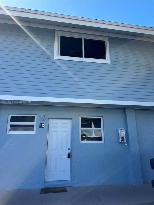 For Rent: $4,300 (2 beds, 1 baths, 875 Square Feet)