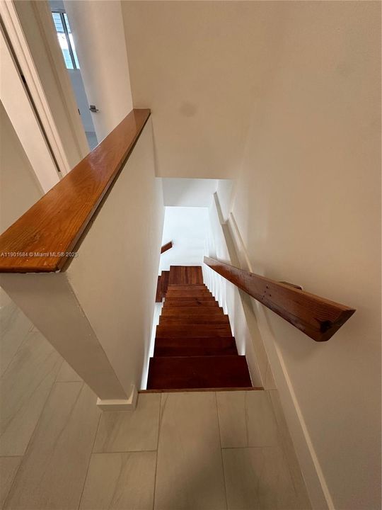 For Rent: $4,300 (2 beds, 1 baths, 875 Square Feet)