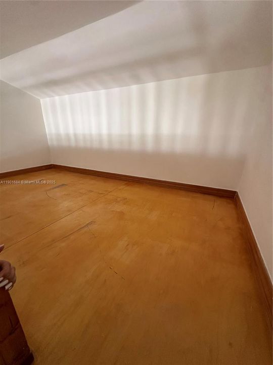 For Rent: $4,300 (2 beds, 1 baths, 875 Square Feet)