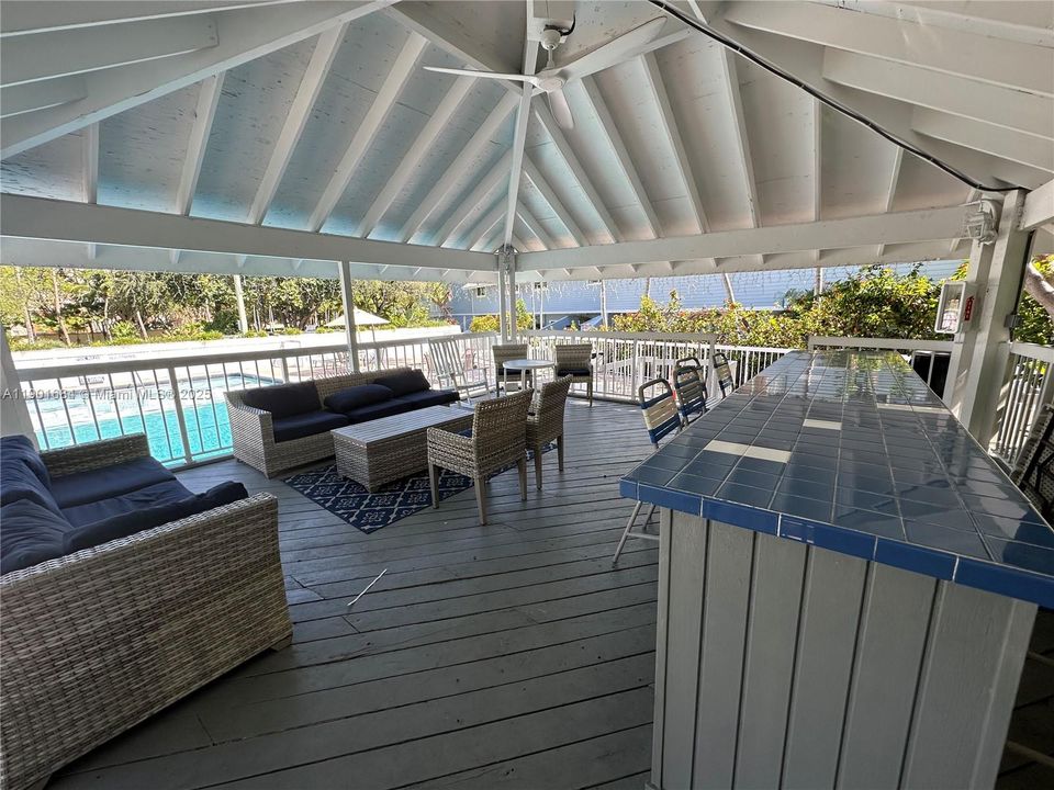 For Rent: $4,300 (2 beds, 1 baths, 875 Square Feet)