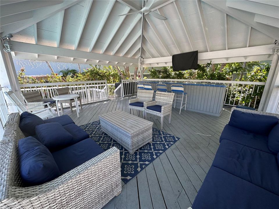 For Rent: $4,300 (2 beds, 1 baths, 875 Square Feet)