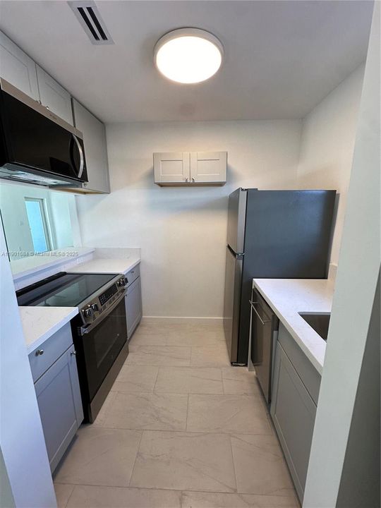 For Rent: $4,300 (2 beds, 1 baths, 875 Square Feet)