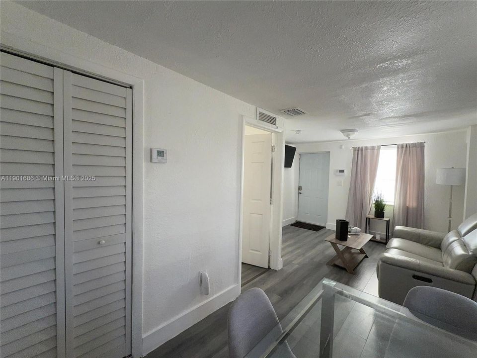 待售: $366,340 (3 贝兹, 1 浴室, 748 平方英尺)