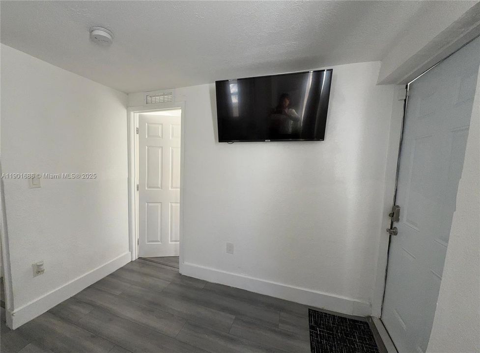 待售: $366,340 (3 贝兹, 1 浴室, 748 平方英尺)