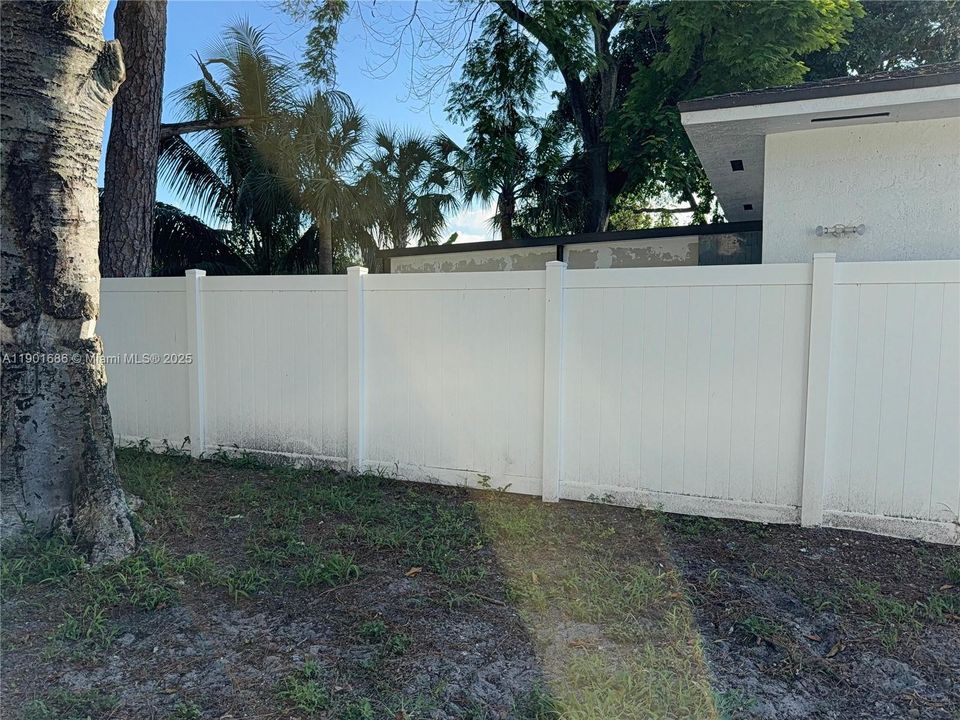 待售: $366,340 (3 贝兹, 1 浴室, 748 平方英尺)