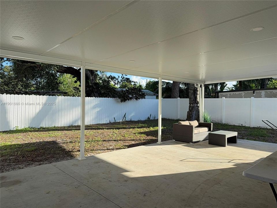 待售: $366,340 (3 贝兹, 1 浴室, 748 平方英尺)