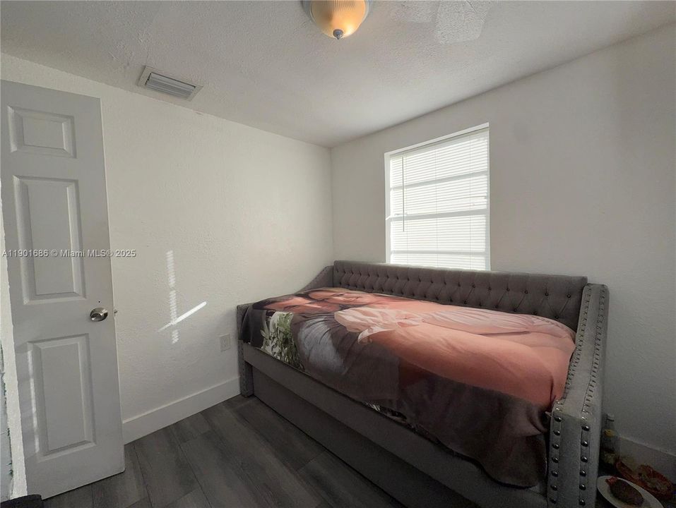 待售: $366,340 (3 贝兹, 1 浴室, 748 平方英尺)