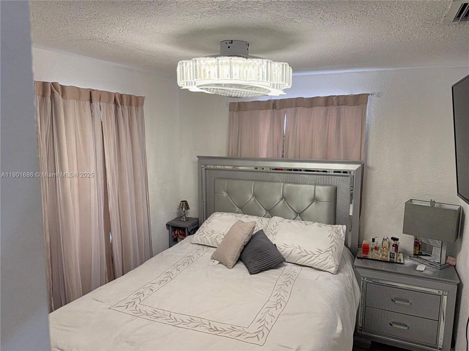 待售: $366,340 (3 贝兹, 1 浴室, 748 平方英尺)