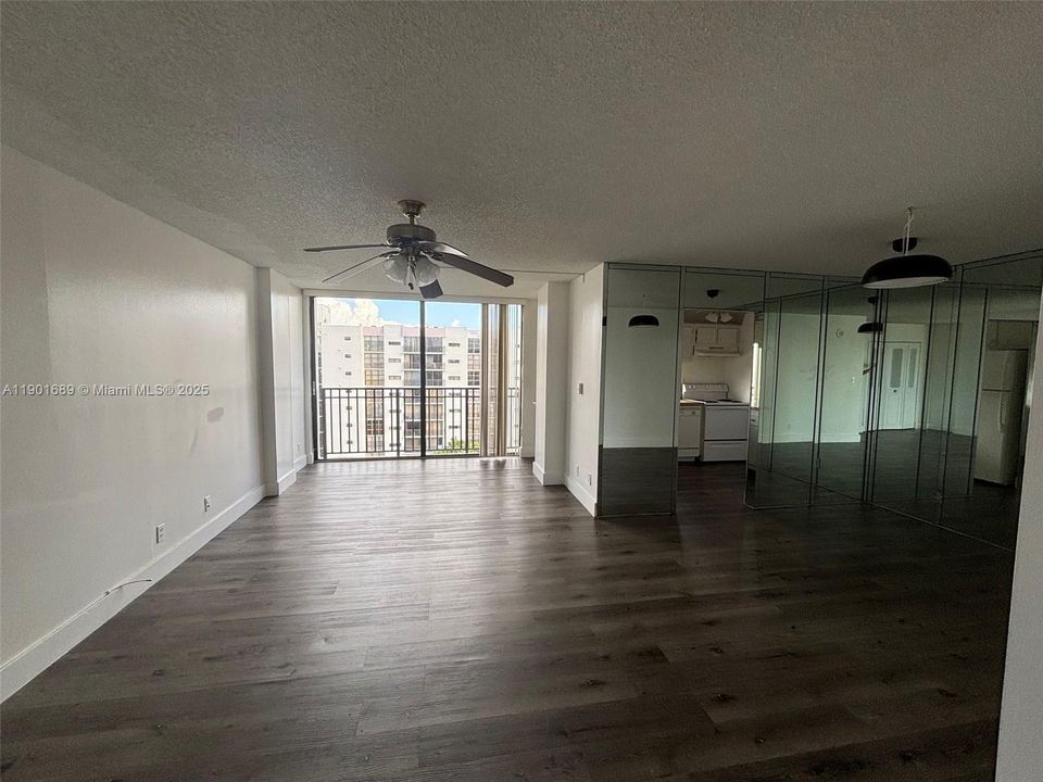 For Rent: $1,850 (1 beds, 1 baths, 767 Square Feet)