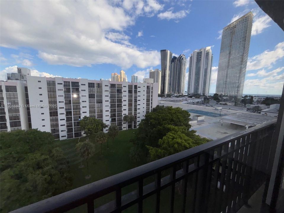 For Rent: $1,850 (1 beds, 1 baths, 767 Square Feet)