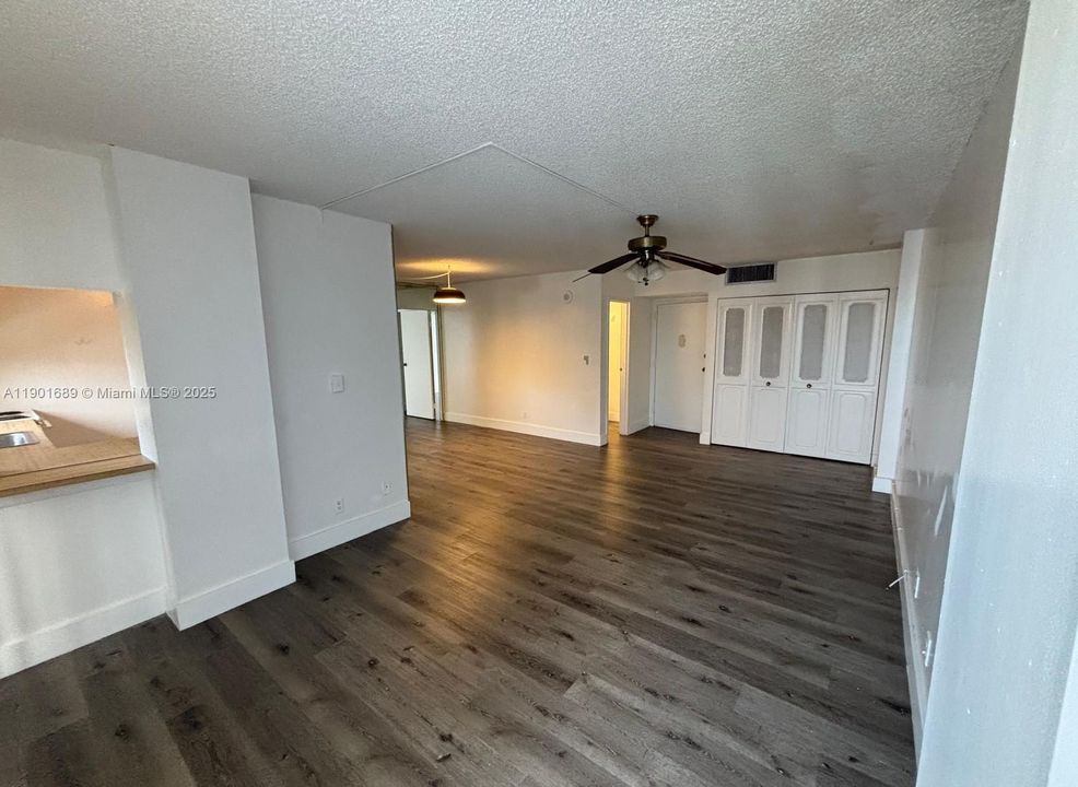 For Rent: $1,850 (1 beds, 1 baths, 767 Square Feet)