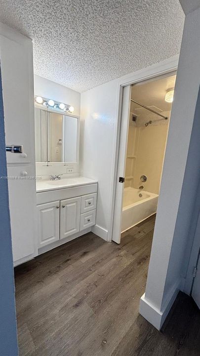 For Rent: $1,850 (1 beds, 1 baths, 767 Square Feet)