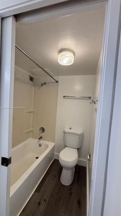 For Rent: $1,850 (1 beds, 1 baths, 767 Square Feet)