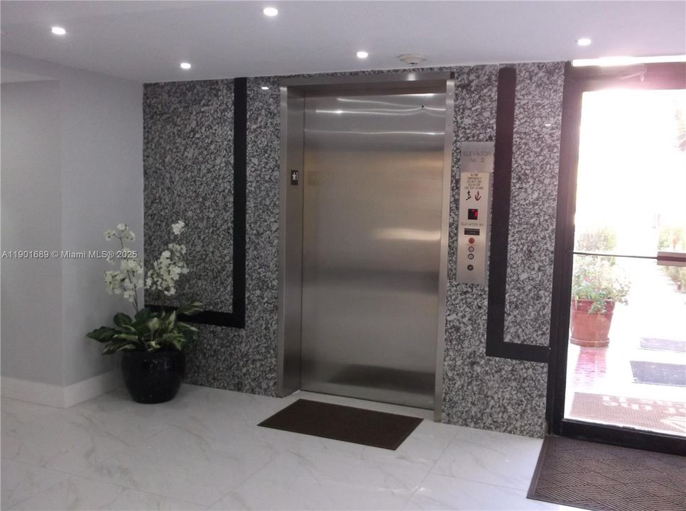 For Rent: $1,850 (1 beds, 1 baths, 767 Square Feet)